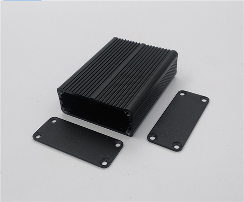 Chine Résistant à la chaleur Enveloppe en aluminium noir extrudé en poudre 46*19*60 mm avec supports de montage fournisseur
