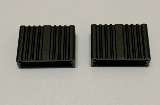 Métal résistant à la chaleur Petit boîtier en aluminium 43*14*30mm Pour boîtier de panneau de commande en noir anodisé fournisseur
