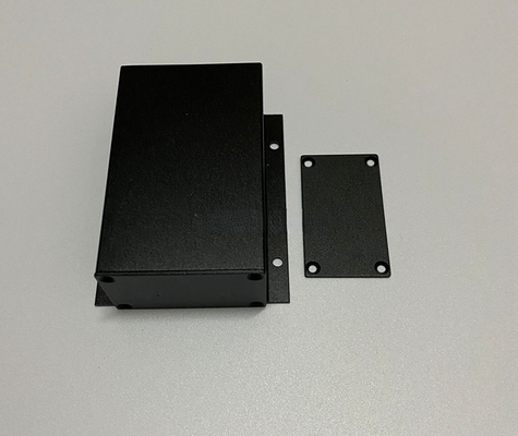 Résistance à la corrosion Enduit en poudre, monture murale noire, boîte en aluminium pour les systèmes de distribution d'électricité Largeur 51 mm fournisseur